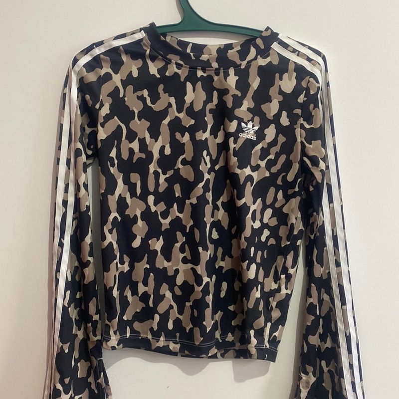 Adidas blusa hot sale camuflada