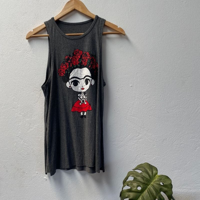 Blusas Frida Kahlo Blusa Frida Kahlo Regata Cinza Estampa