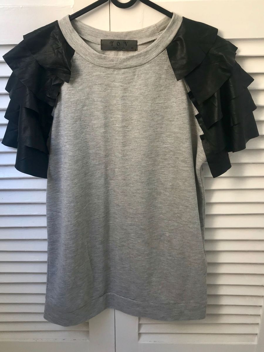 blusa com manga de couro