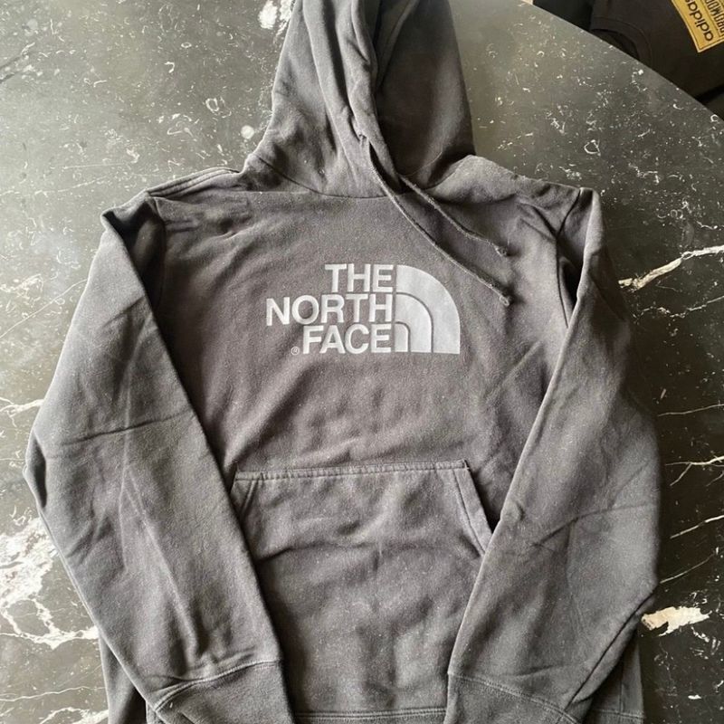 https://photos.enjoei.com.br/blusa-moletom-the-north-face-88766376/800x800/czM6Ly9waG90b3MuZW5qb2VpLmNvbS5ici9wcm9kdWN0cy80Njk0NDM0LzBkZGY1ZTkzNTEyZGJlYjEyNzYyYmVlNDhhYmU0MzNjLmpwZw