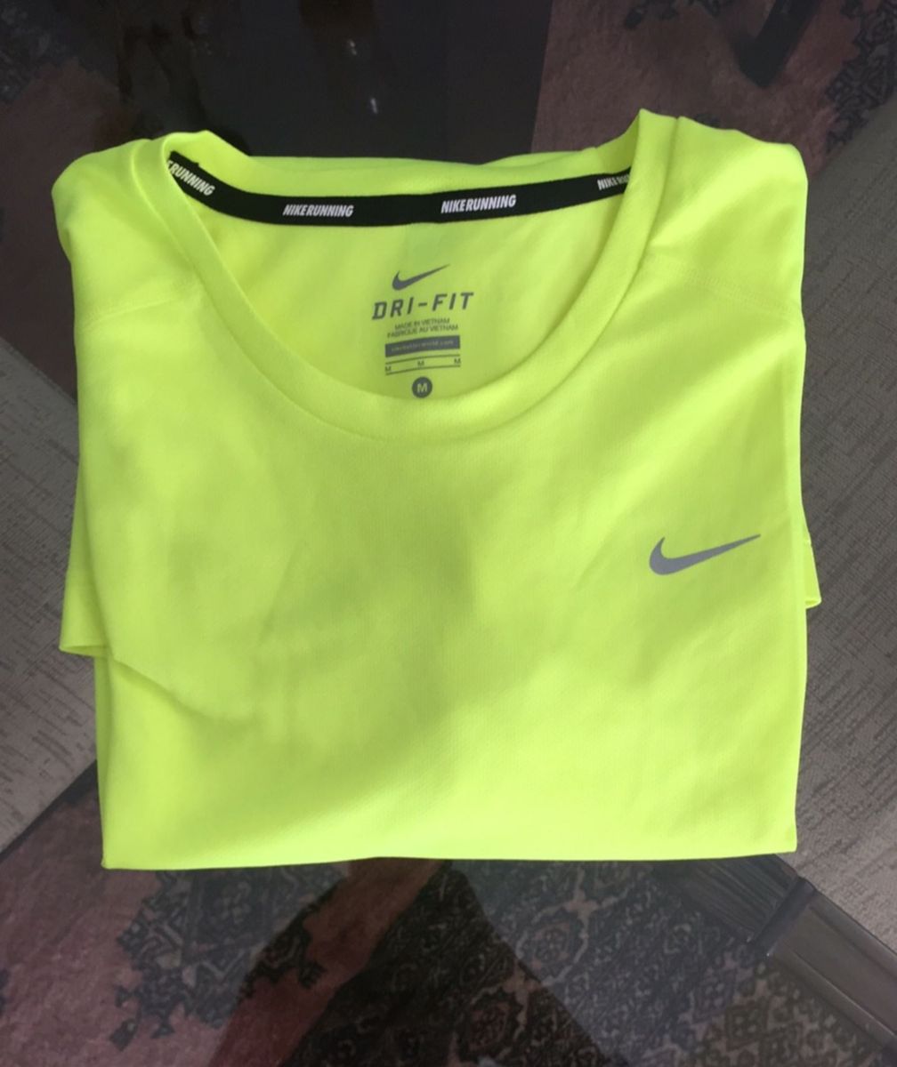 camiseta nike neon