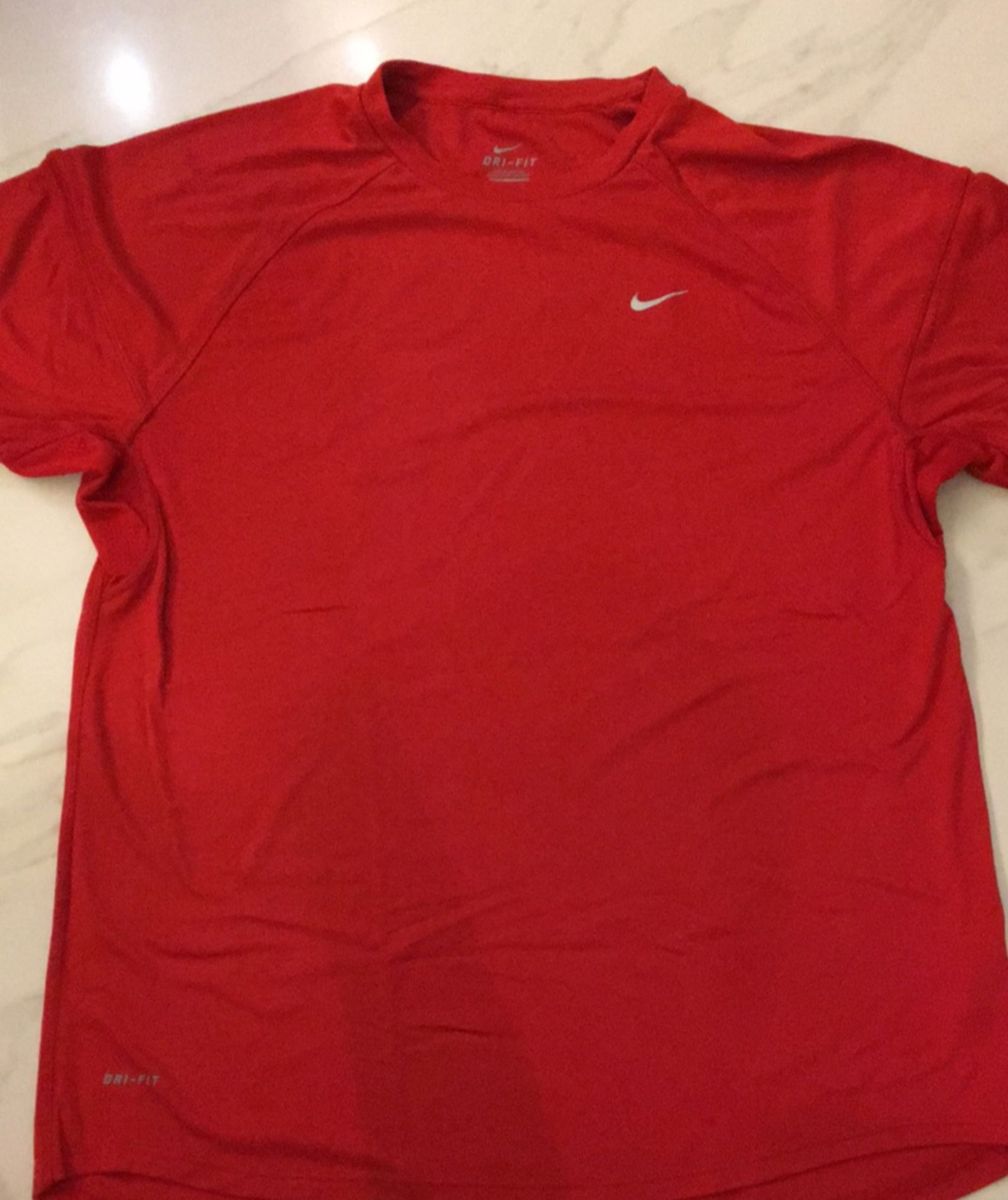 blusa vermelha nike