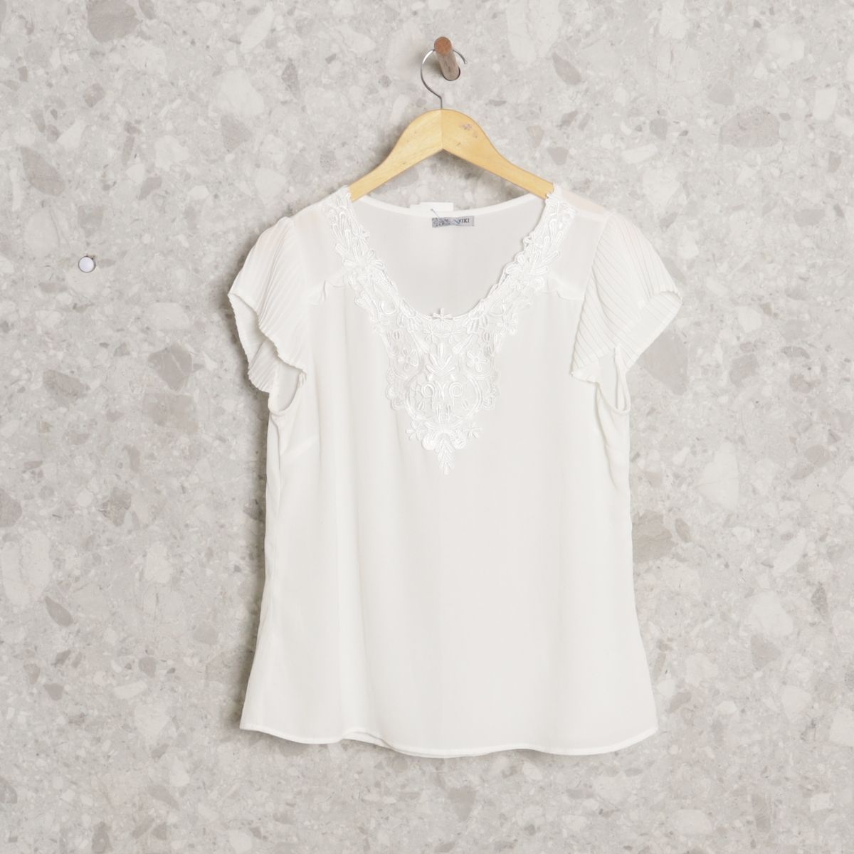 Blusa Off White Viki | Viki Usado 98017915 | enjoei