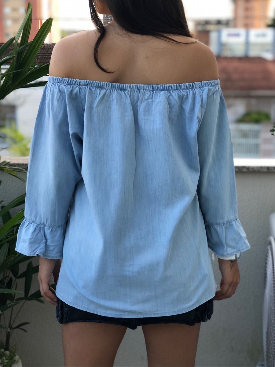 blusa ombro a ombro jeans