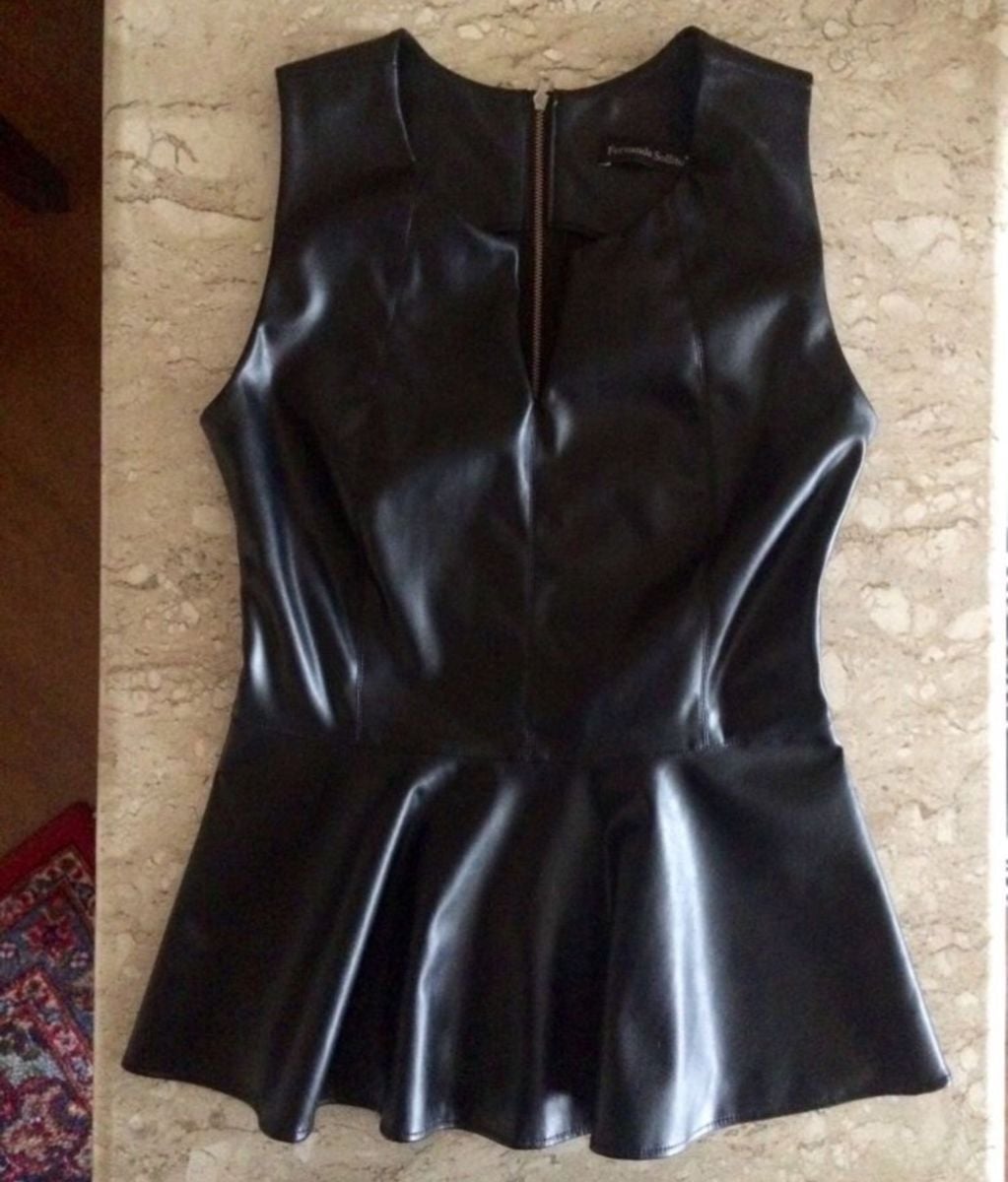 blusa peplum de couro