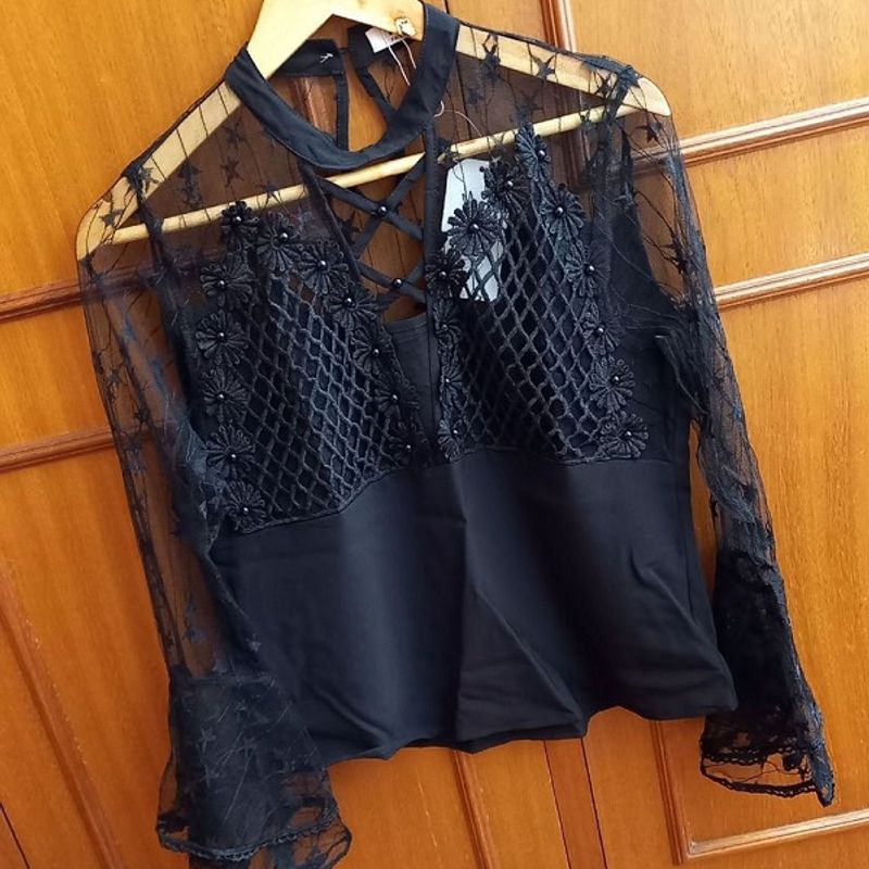 Blusa preta hot sale chique