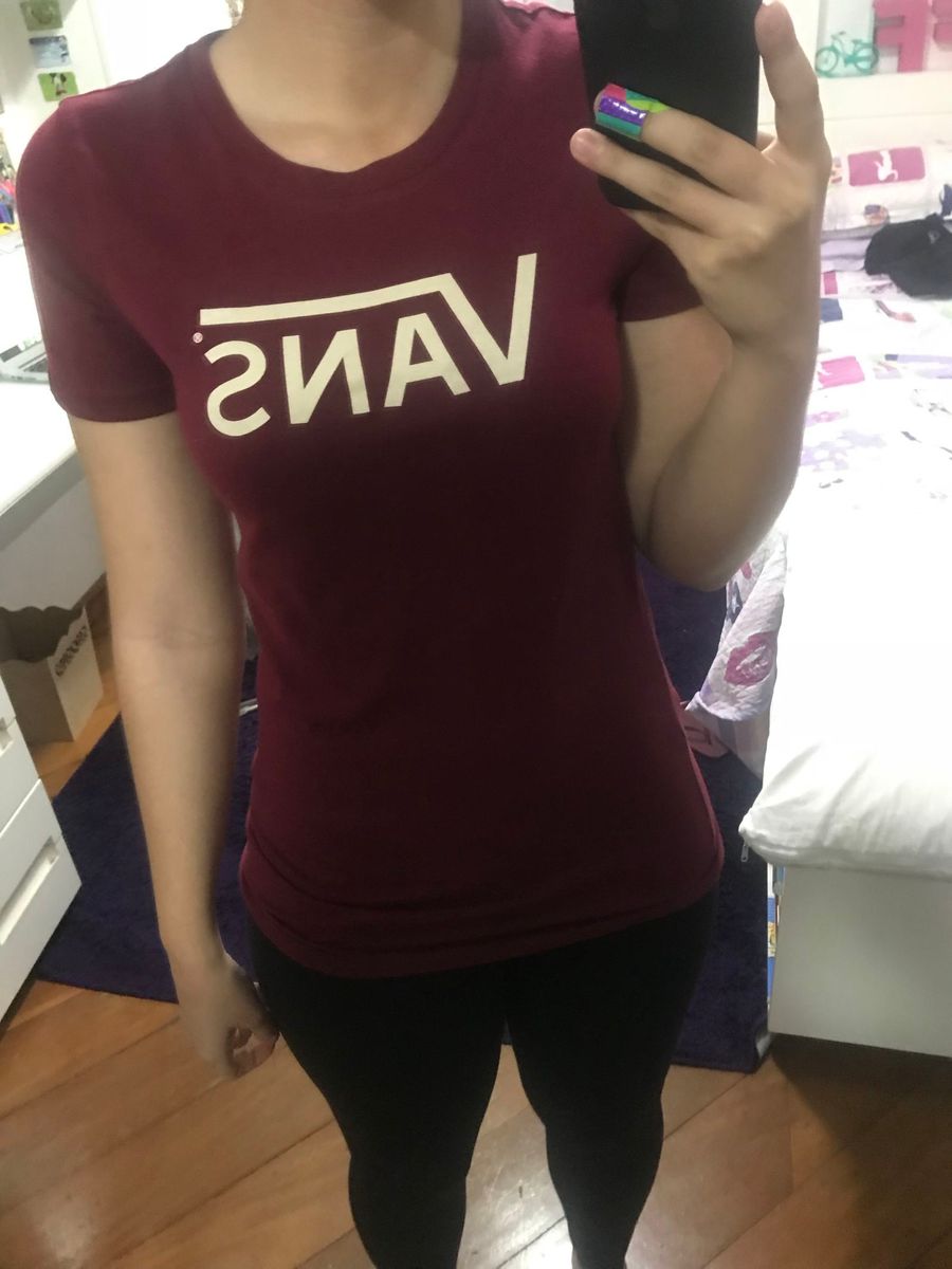 camiseta vans feminina vinho