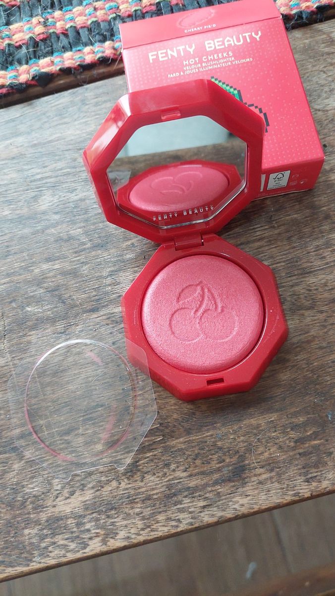 Blush Hot Cheeks Cor Cherry Pie'D | Fenty Beauty Nunca Usado
