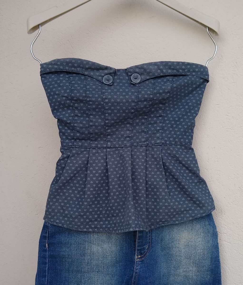 blusa tomara que caia jeans