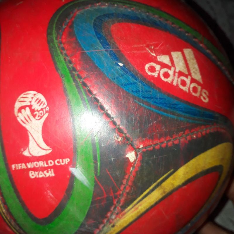 Bola Antiga da Adidas Brazuca Copa 2014 Brasil