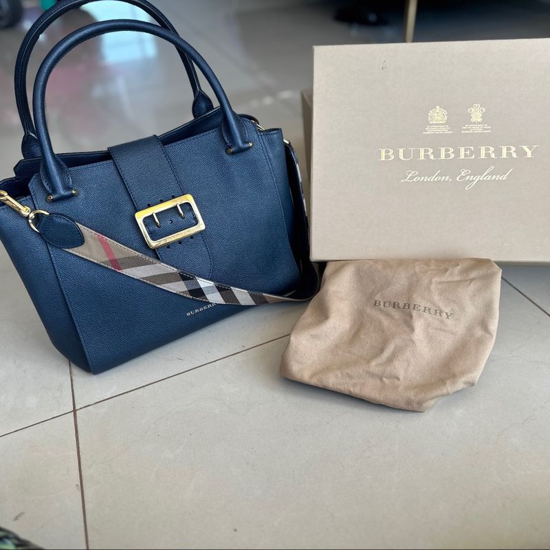 Bolsa Burberry Buckle Azul Marinho Original Impecavel Bolsa de Ombro Feminina Burberry Usado 84698749 enjoei