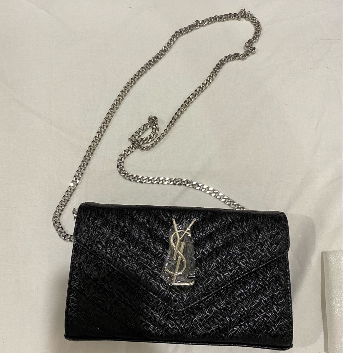 Yves Saint Laurent Borsa  620323 clip magnetica