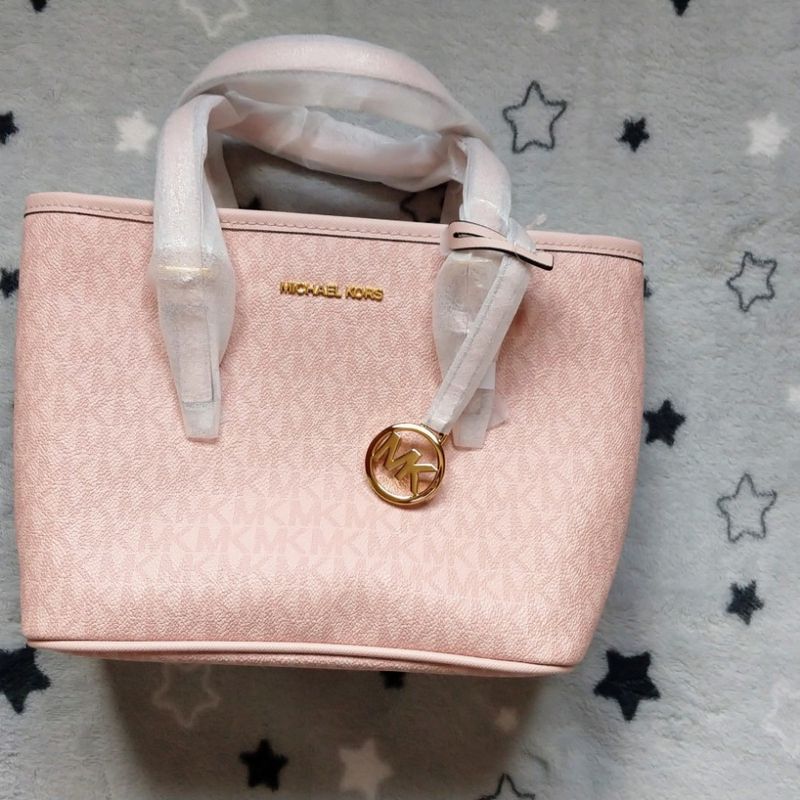 Bolsa Crossbody Jet Set Travel Original Michael Kors Rosa com  Monograma Bolsa de Ombro Feminina Michael Kors Nunca Usado 85512481  enjoei - Main Image