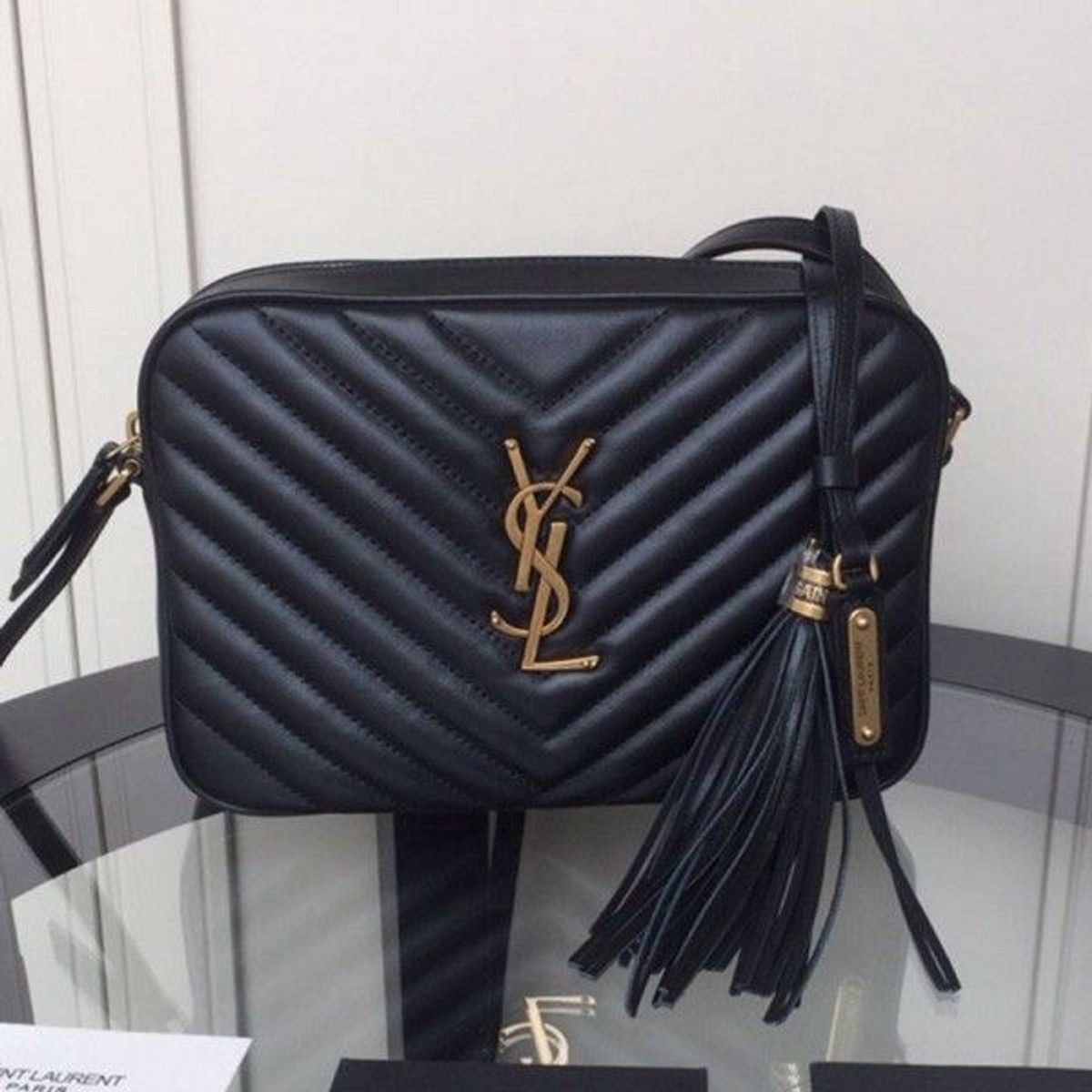 Bolsa de Ombro Saint  Laurent Lou para C mera em Couro 