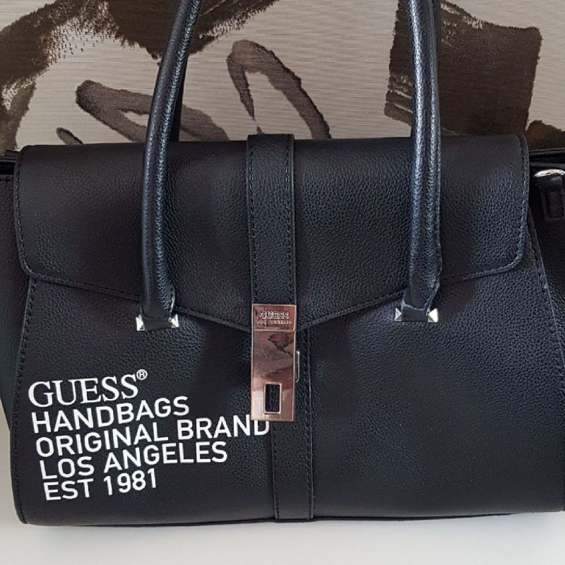 https://photos.enjoei.com.br/bolsa-guess-original-62498031/800x800/czM6Ly9waG90b3MuZW5qb2VpLmNvbS5ici9wcm9kdWN0cy81MTQ0NTQwL2IwMzM1N2RhMTIxNTE1YjM0ZTEwN2JmZmE0NmVhN2Q1LmpwZw