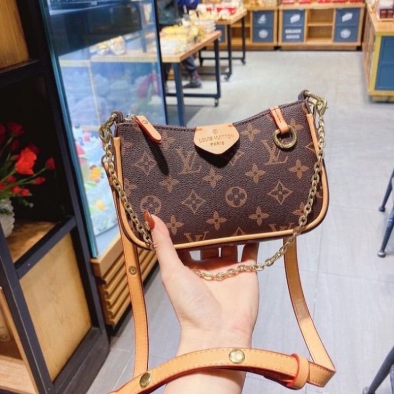 Bolsa Pequena Louis Vuitton Alça Corrente | Bolsa de mão Feminina Louis  Vuitton Usado 80954035 | enjoei