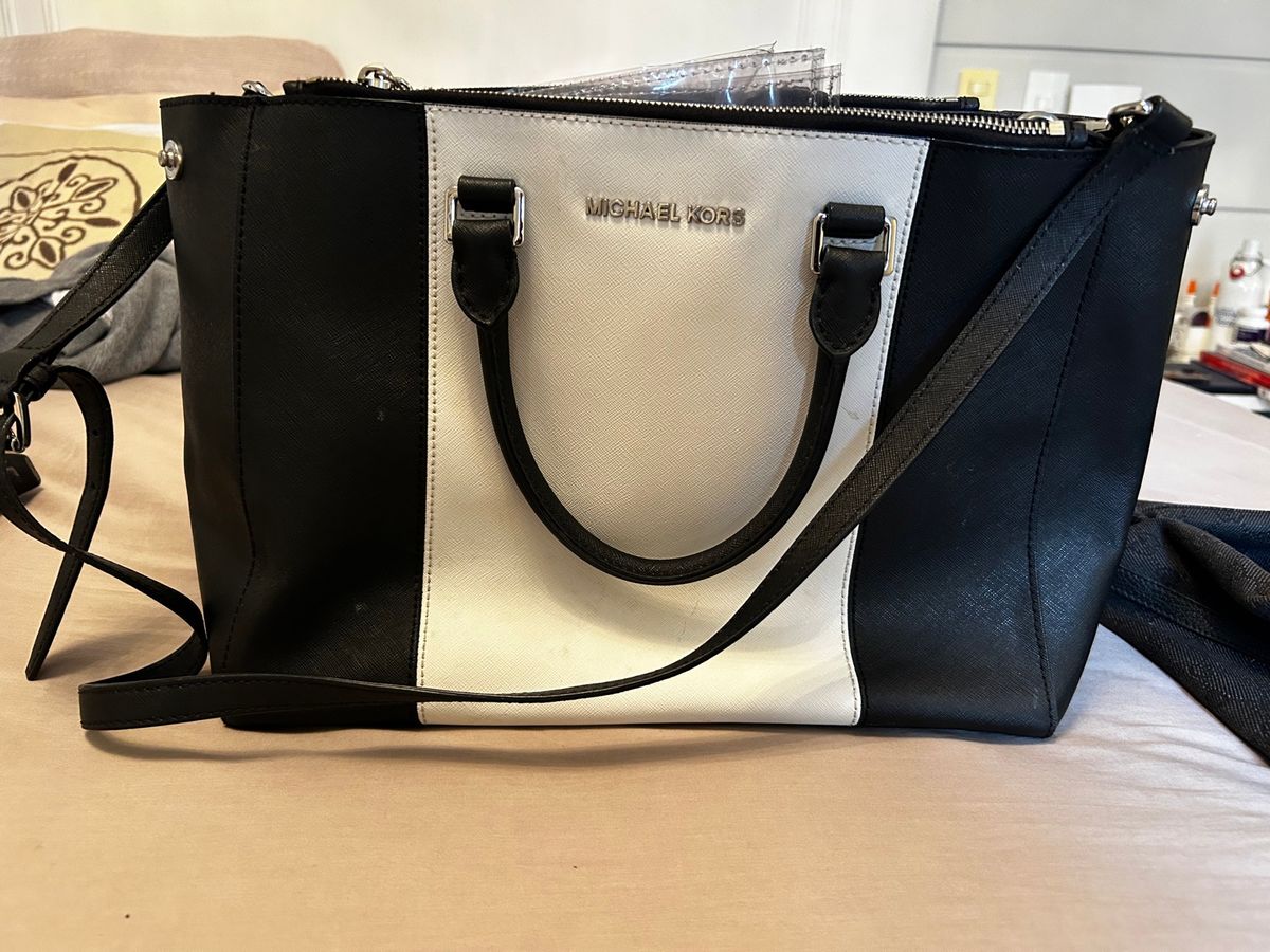 Bolsa michael kors hot sale preta e branca