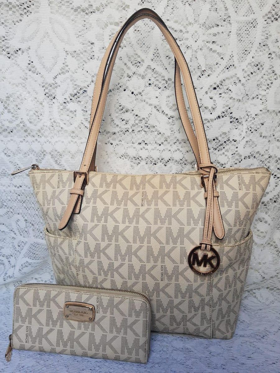 beige chain shoulder bag