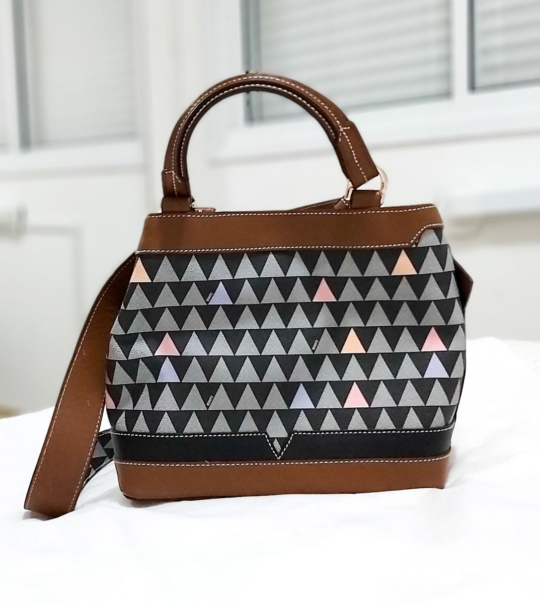 Bolsa Schutz Mini Tote Emma Neo Triangle Marrom Bolsa De Ombro Feminina Schutz Nunca Usado