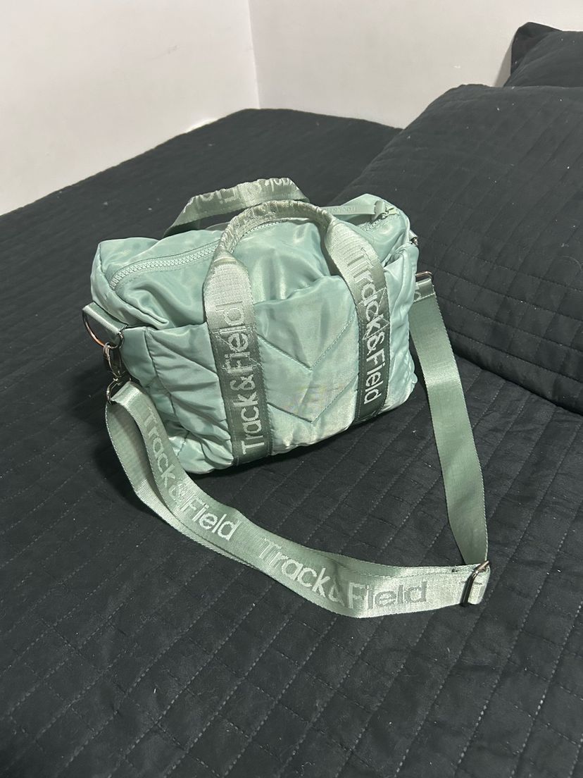 Bolsa Mini Track Field Verde | Clutch Feminina Track&Field Usado ...