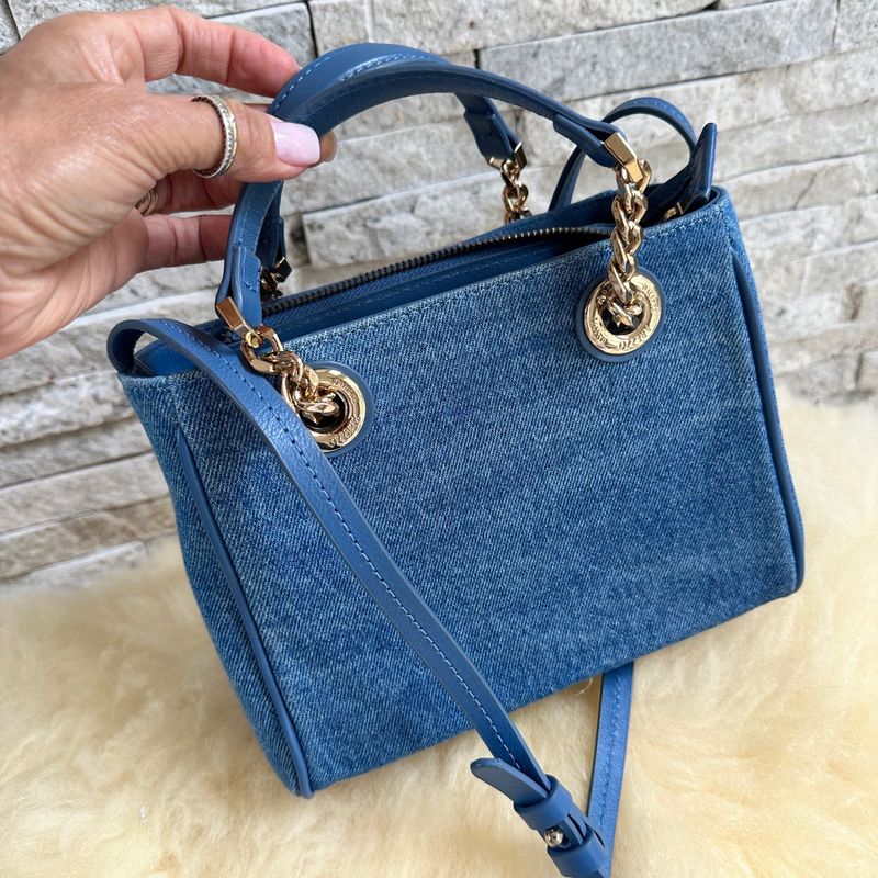 Bolsa Mix de Tecido Jeans e Legitimo Couro Cor Azul Jeans Claro Metais Dourados Forro Tecido. Bolsa de Ombro Feminina Arezzo Nunca Usado