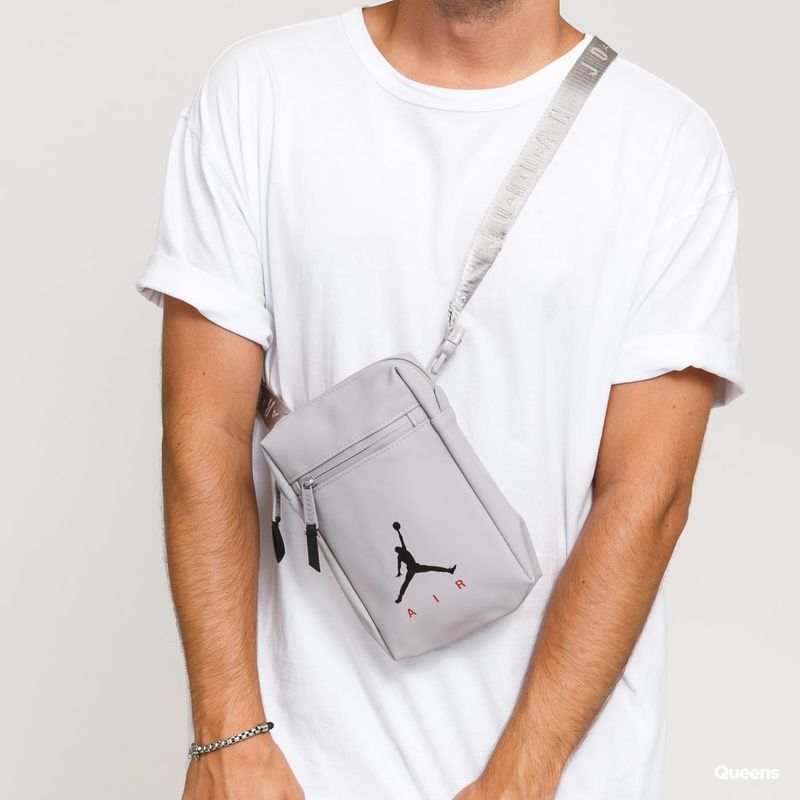 Bolsa Nike Air Jordan Shoulder Bag Small Waist Bag Cross Body Pochete Br Og Bolsa Masculina Nike Nunca Usado 49752366 enjoei