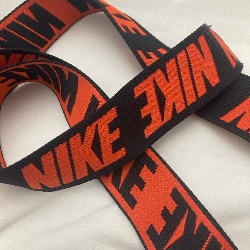 Bolsa Nike Sportswear Essentials S Hip Pack Preto/Laranja