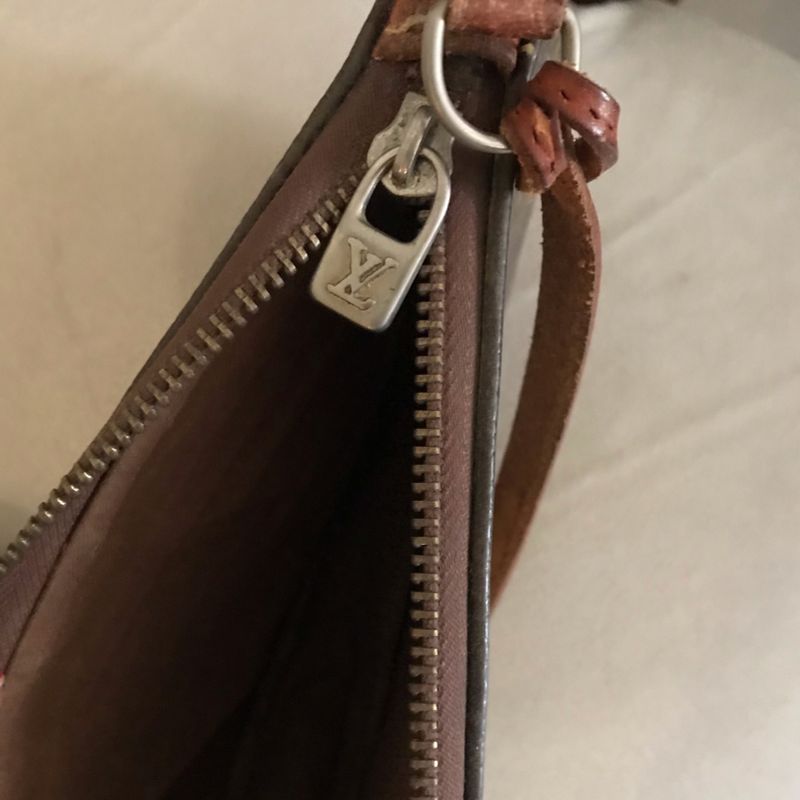 Bolsa Louis Vuitton Pequena Versátil com Corrente e Alça de Couro  Transversal | Bolsa de Ombro Feminina Louis Vuitton Usado 81548895 | enjoei