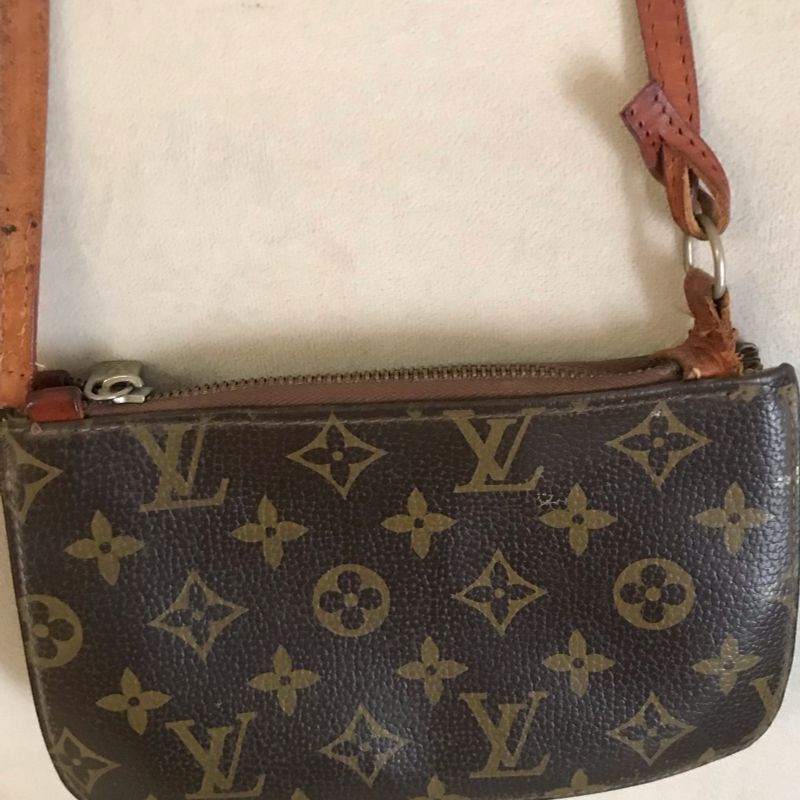 Vendo Bolsa Pequena Louis Vuitton, Pouco Usada. Cabe Iphone e Carteira  Pequena da Louis Vuitton., Bolsa de Ombro Feminina Louis-Vuitton Usado  74577346