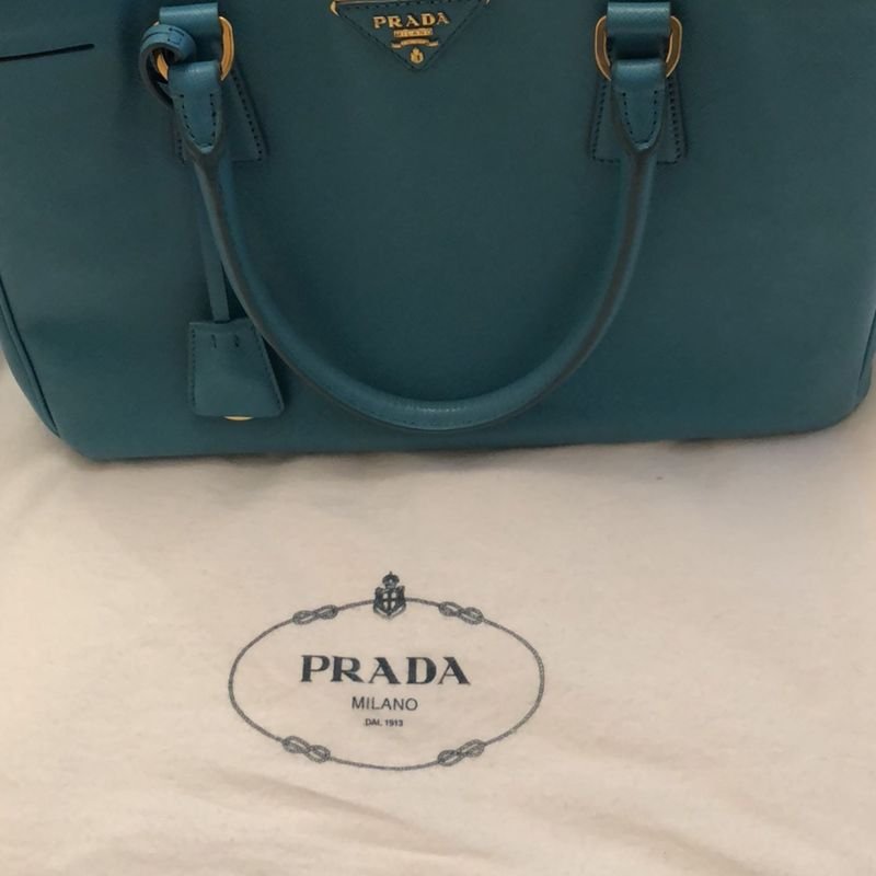 Bolsa Prada Compre Luxo second-hand com até 80% OFF no site:  www.trend2box.com Enviamos para todo o Brasil e emitimos certificado  digital de autenticidade.