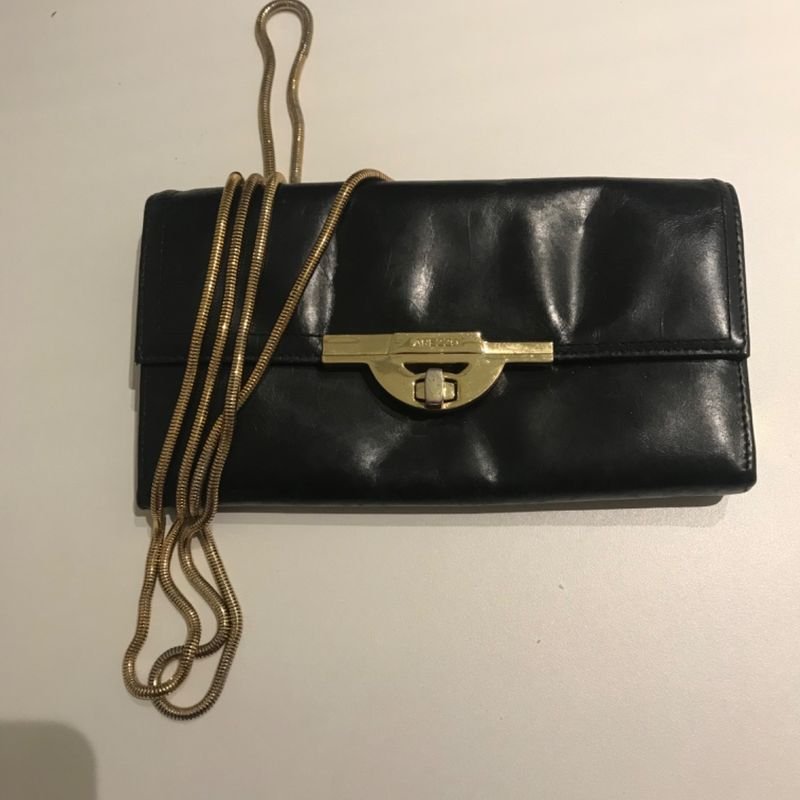 Bolsa Preta Arezzo Couro com Corrente Dourada Bolsa de Ombro Feminina Arezzo Usado 88864880 enjoei