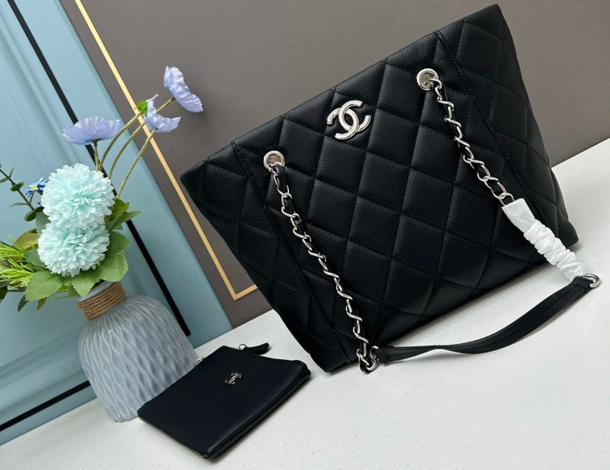Bolsa Chanel, original, clássica,cor preta, couro caviar