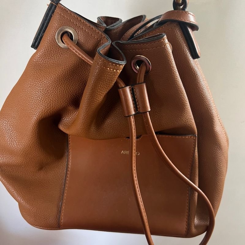 Bolsa Saco Arezzo Caramelo Linda Nunca Usada Bolsa de Ombro Feminina Arezzo Nunca Usado 90082618 enjoei