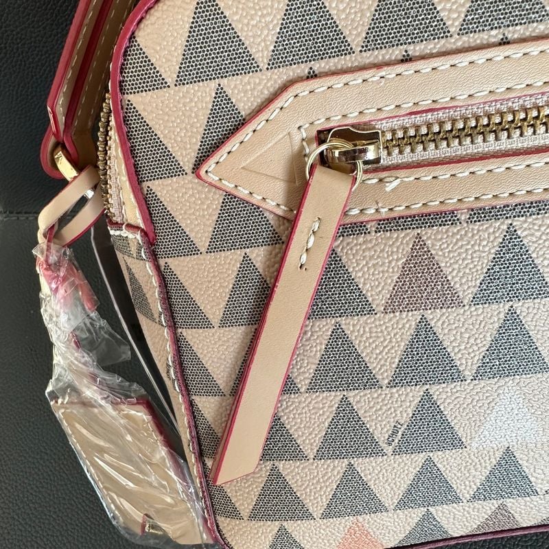 Crossbody lili triangle discount rose