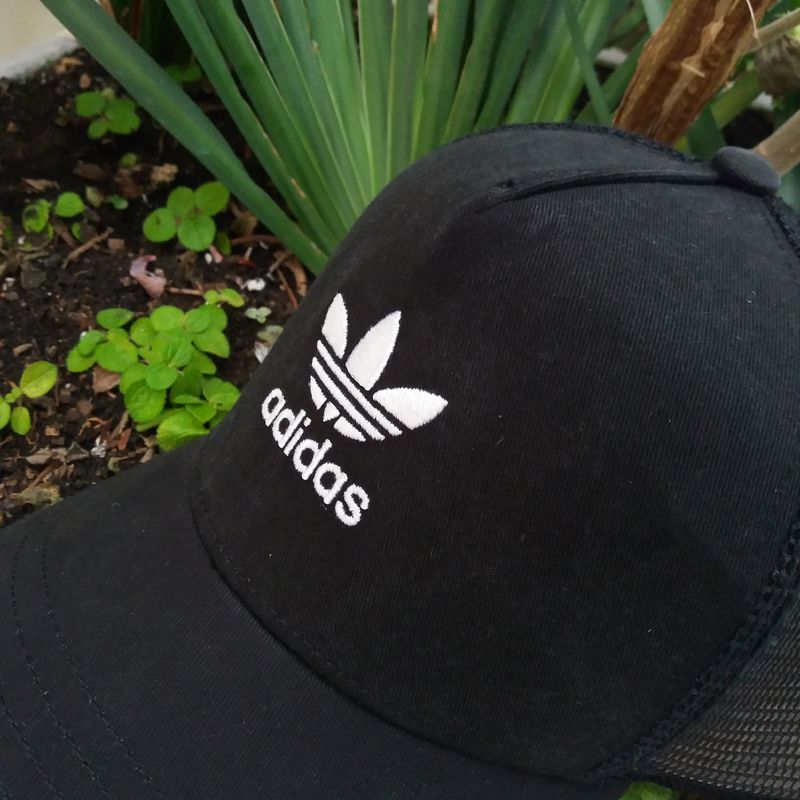 Boné adidas aba curva best sale trefoil preto