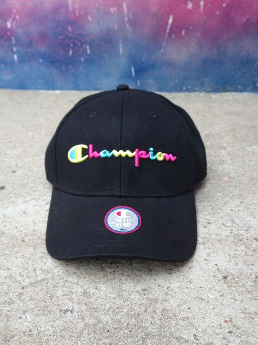 Boné Champion Logo Script Colorido Rainbow Bordado Eua Strapback Preto ...