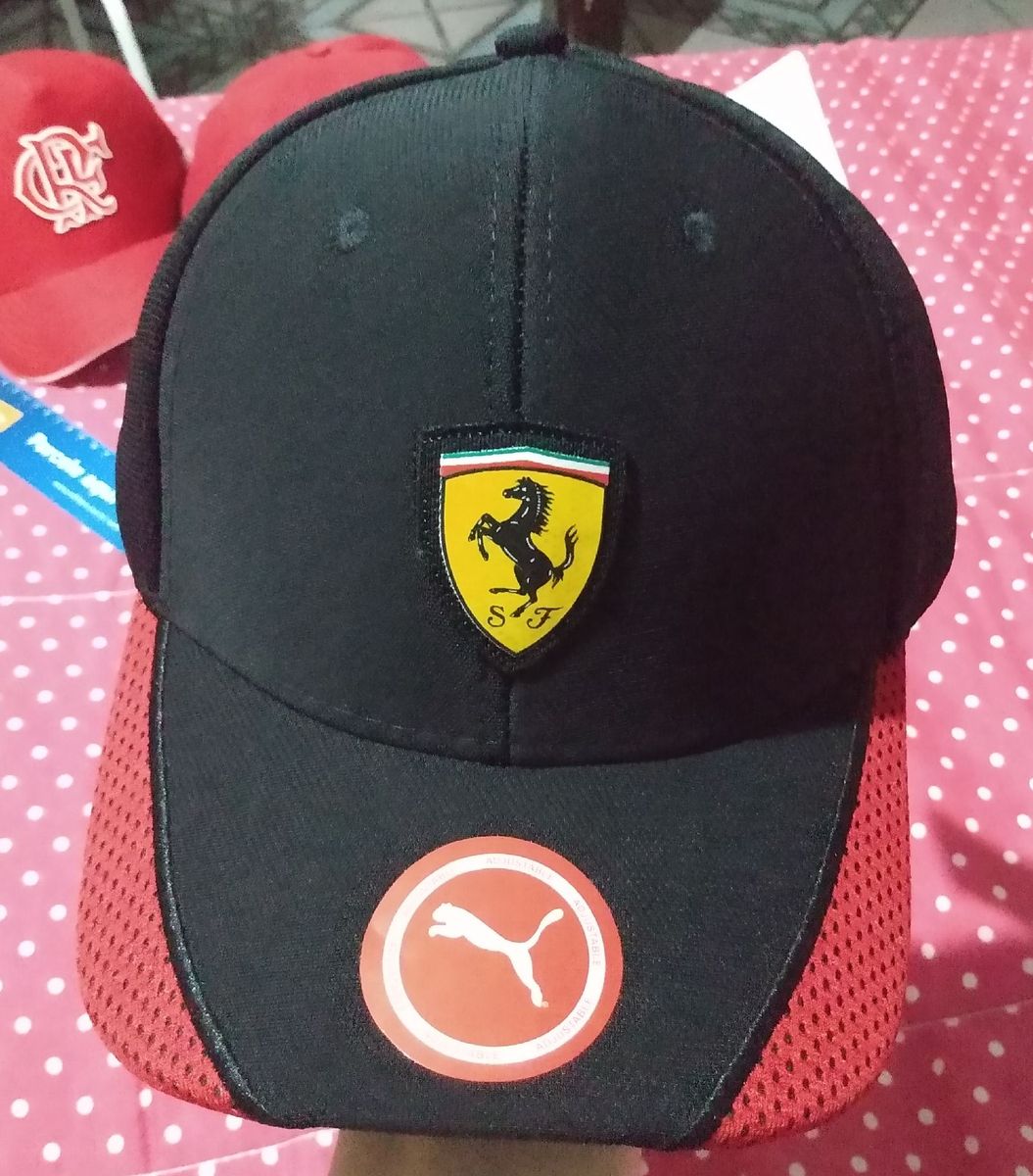 bone ferrari preto e vermelho