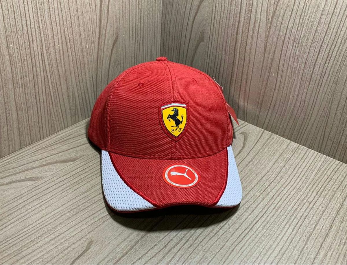 bone da ferrari vermelho e branco