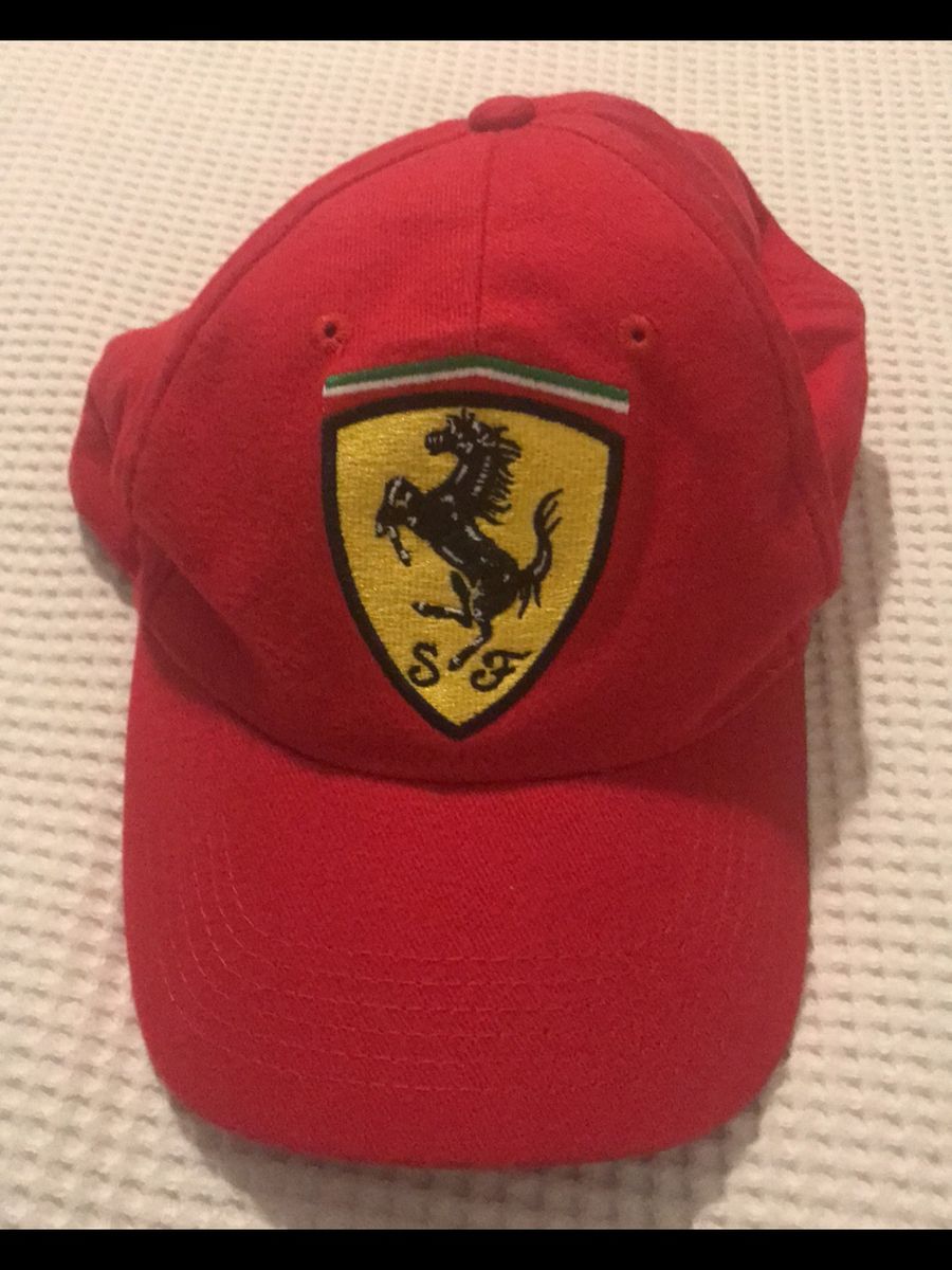 boné da ferrari vermelho