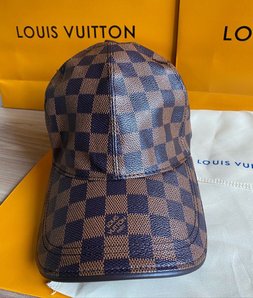 Boné Louis Vuitton Damier Ebene em Couro Marrom Xadrez 50338601 enjoei