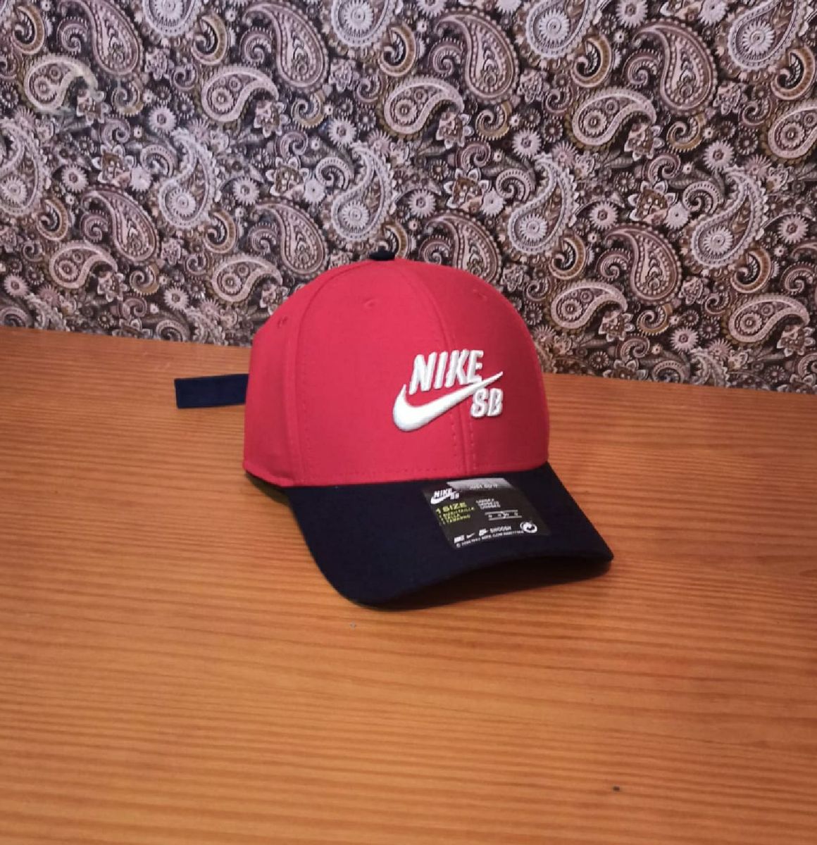 bone nike sb vermelho