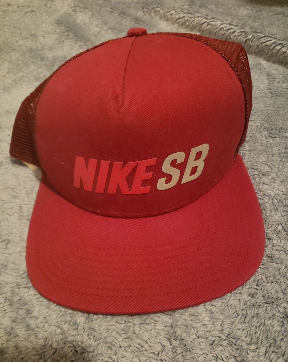 bone nike sb vermelho