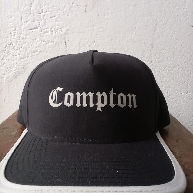 Bonés, Camisetas e Acessórios da marca Compton originais com o