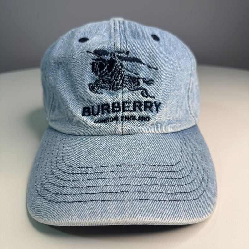 Boné Supreme X Burberry 
