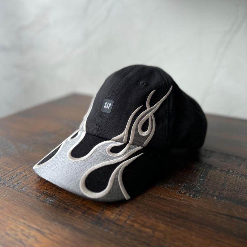 Boné Yeezy Gap Flame Hat | Balenciaga Nunca Usado 81813212 | enjoei