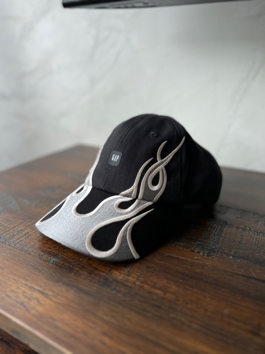 Boné Yeezy Gap Flame Hat | Balenciaga Nunca Usado 81813212 | enjoei