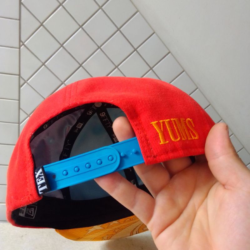 Boné Yums New Era Cap Black Tag Collection By Tex | New Era Nunca