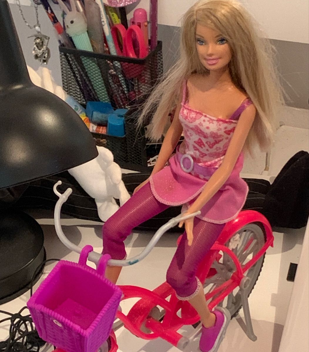 Boneca Barbie com Bicicleta - Mattel - nivalmix