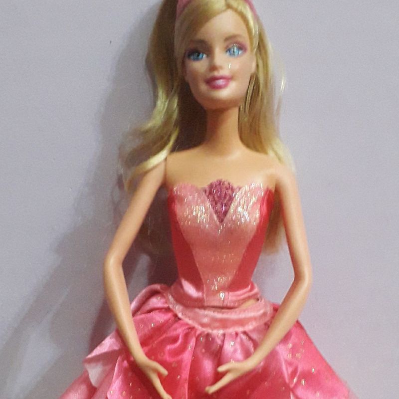 Boneca, Boneca Barbie com Roupa e Sapatos, Brinquedo Barbie Usado  75992467