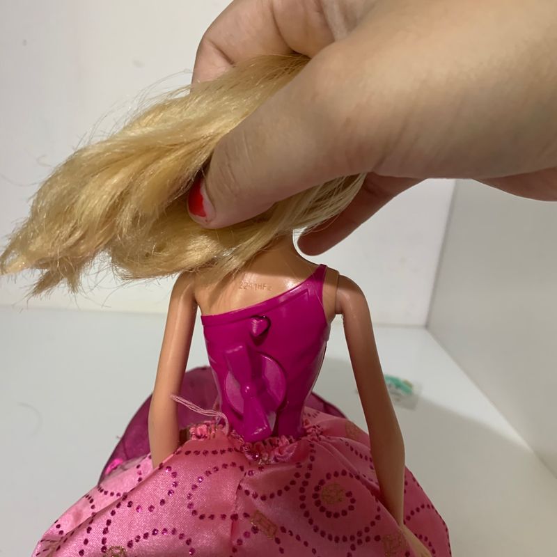 Boneca Barbie - Escola de Princesas - Desapegos de Roupas quase novas ou  nunca usadas para bebês, crianças e mamães. 236060